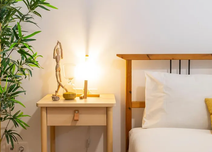 Cozy Downtown Apartment By Unique Hosts